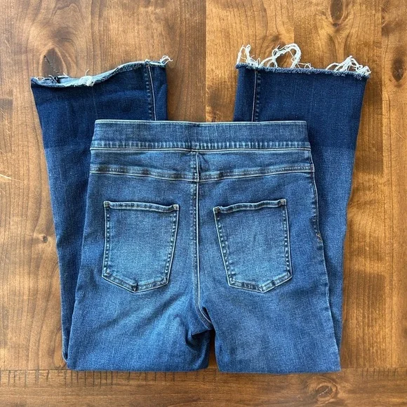 SPANX Cropped Flare Raw Hem Denim Jeans | Medium Wash | High-Rise | Size Large - Picture 5 of 8